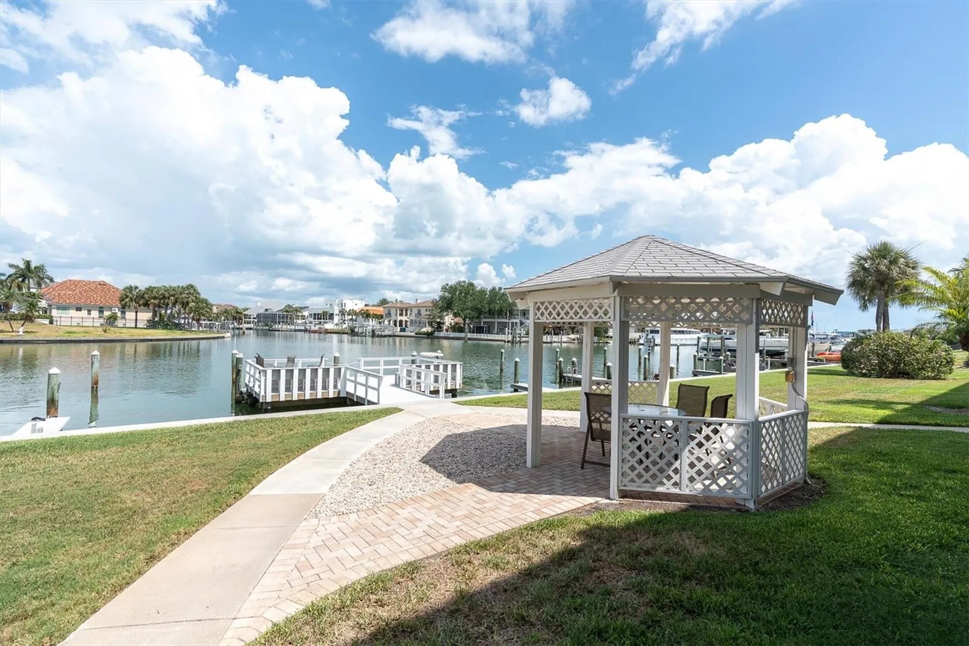 719 Pinellas Bayway S St Petersburg FL 33715