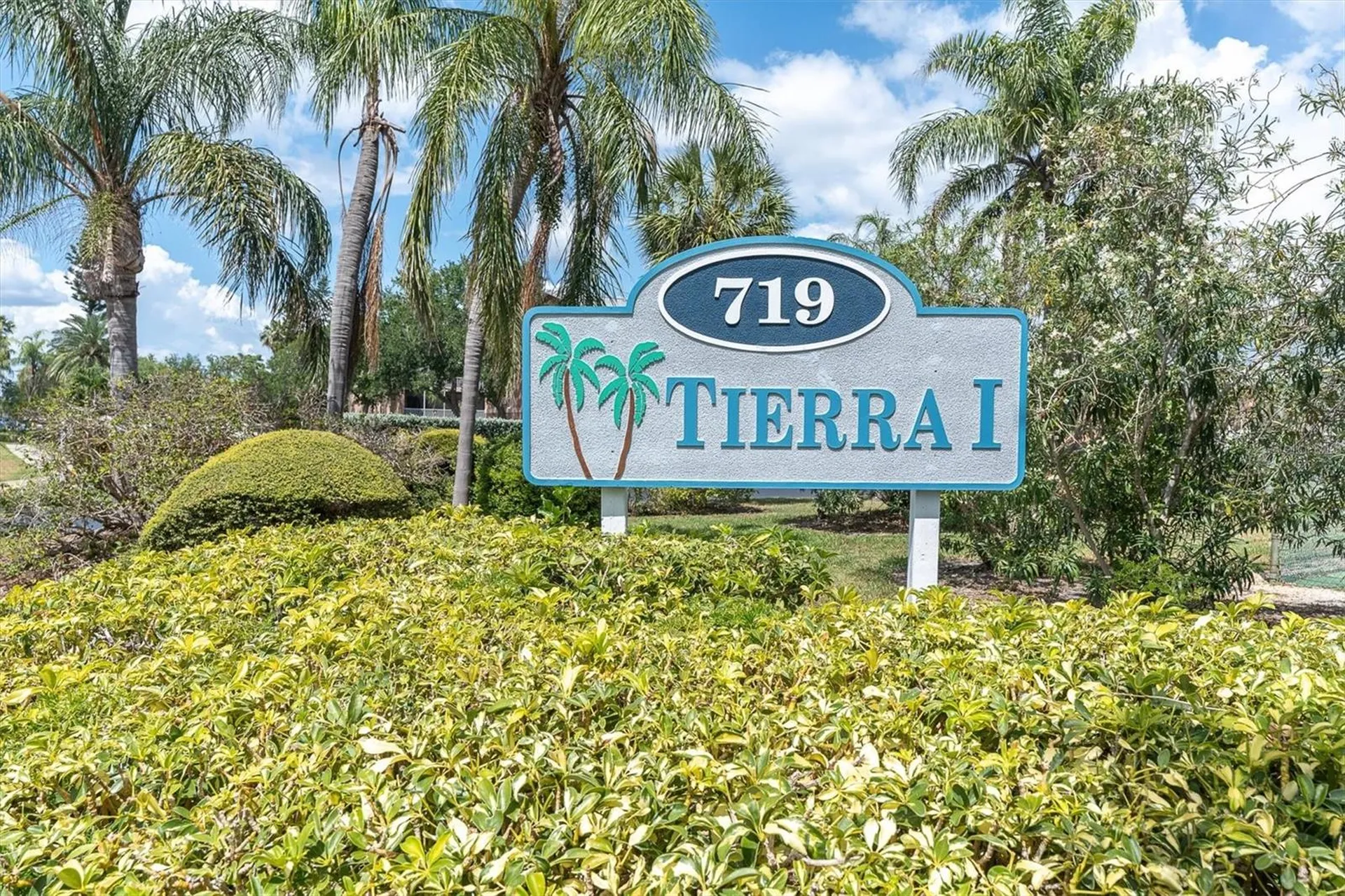 719 Pinellas Bayway S St Petersburg FL 33715