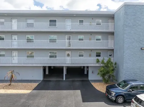 719 Pinellas Bayway S St Petersburg FL 33715