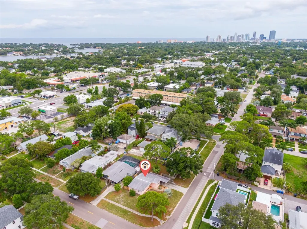 494 34th Avenue N St Petersburg FL 33704