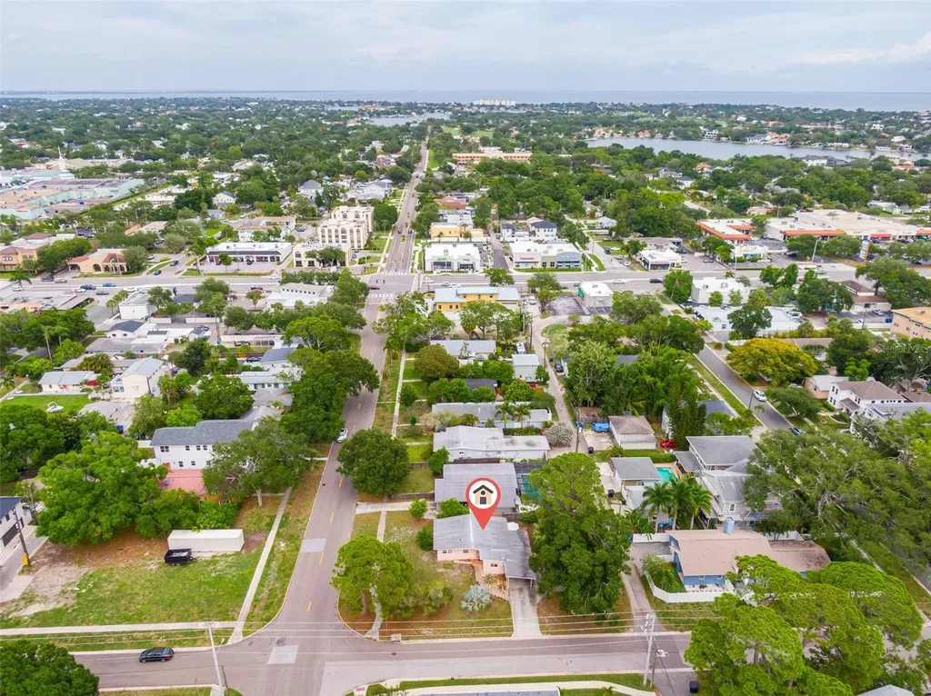 494 34th Avenue N St Petersburg FL 33704