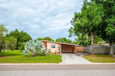 494 34th Avenue N St Petersburg FL 33704