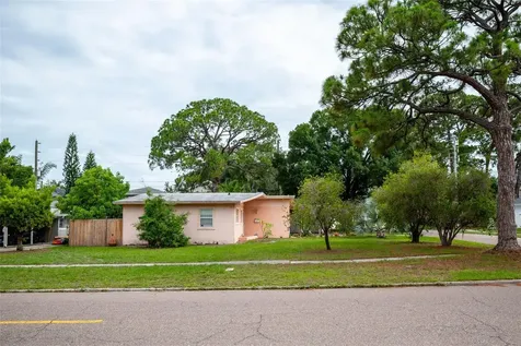 494 34th Avenue N St Petersburg FL 33704