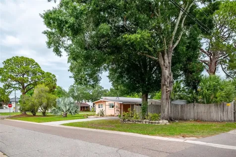 494 34th Avenue N St Petersburg FL 33704