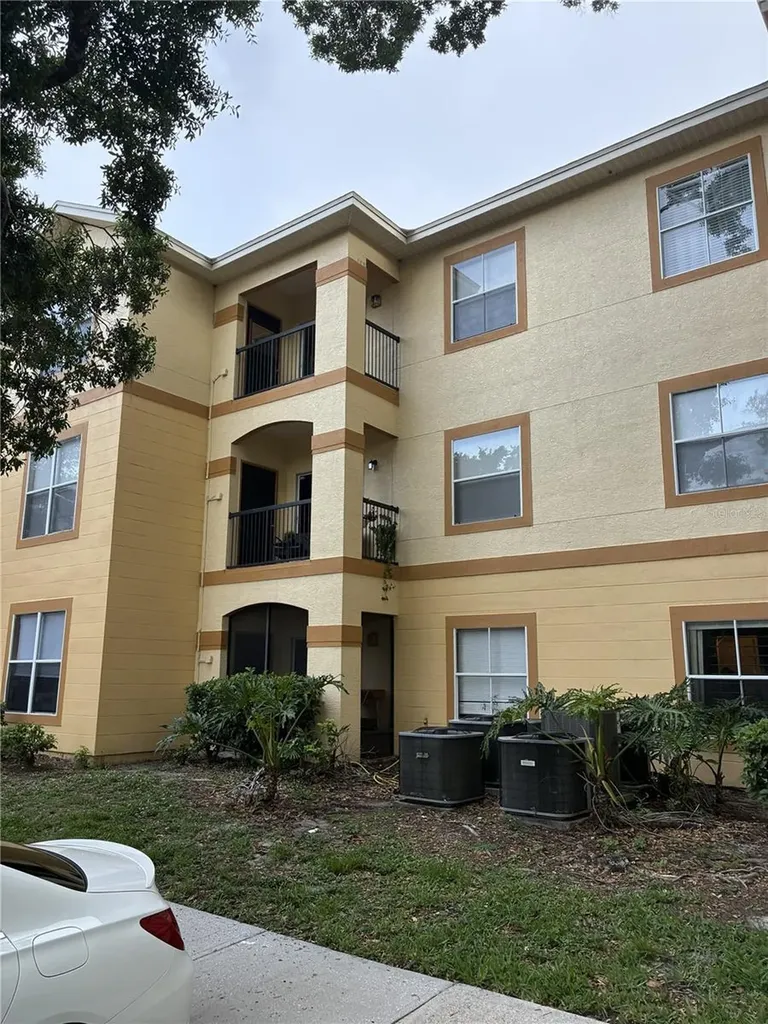 5618 Pinnacle Heights Circle Tampa FL 33624