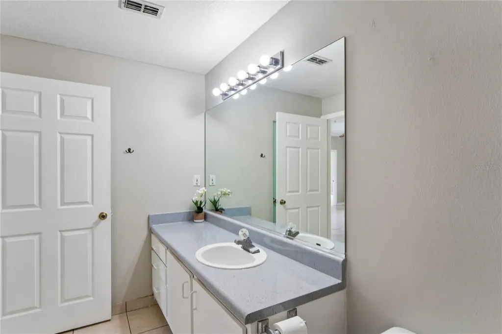 5618 Pinnacle Heights Circle Tampa FL 33624