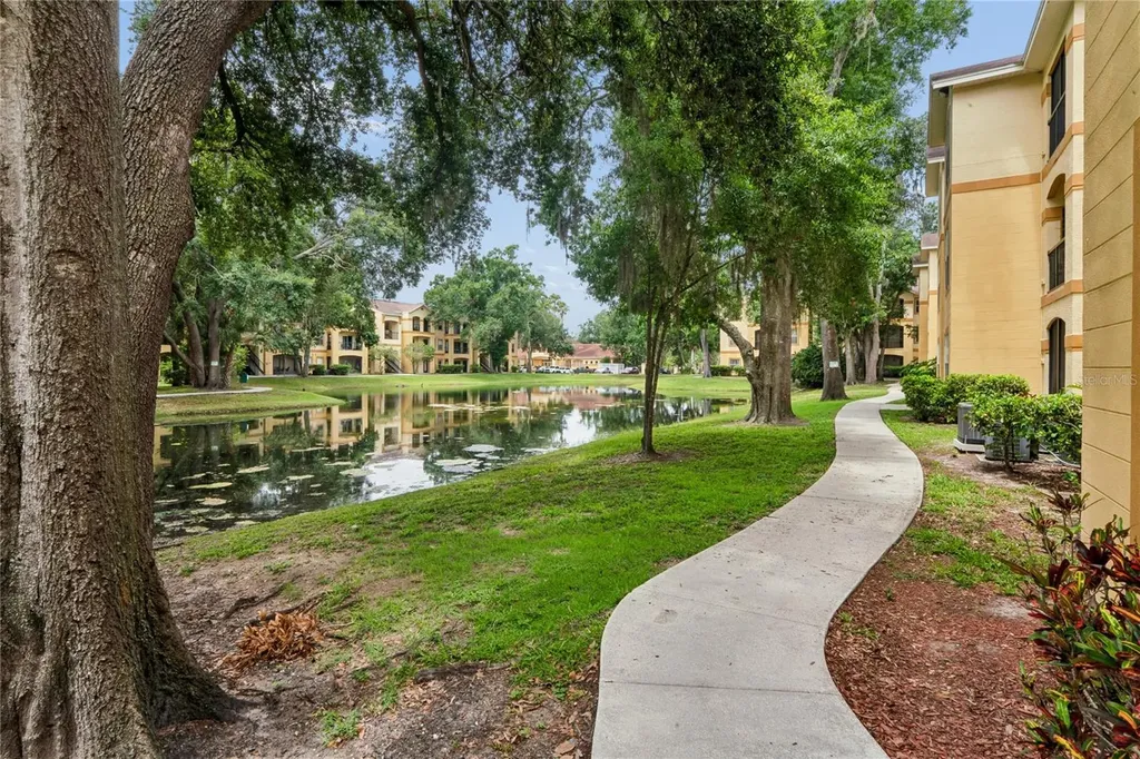 5618 Pinnacle Heights Circle Tampa FL 33624