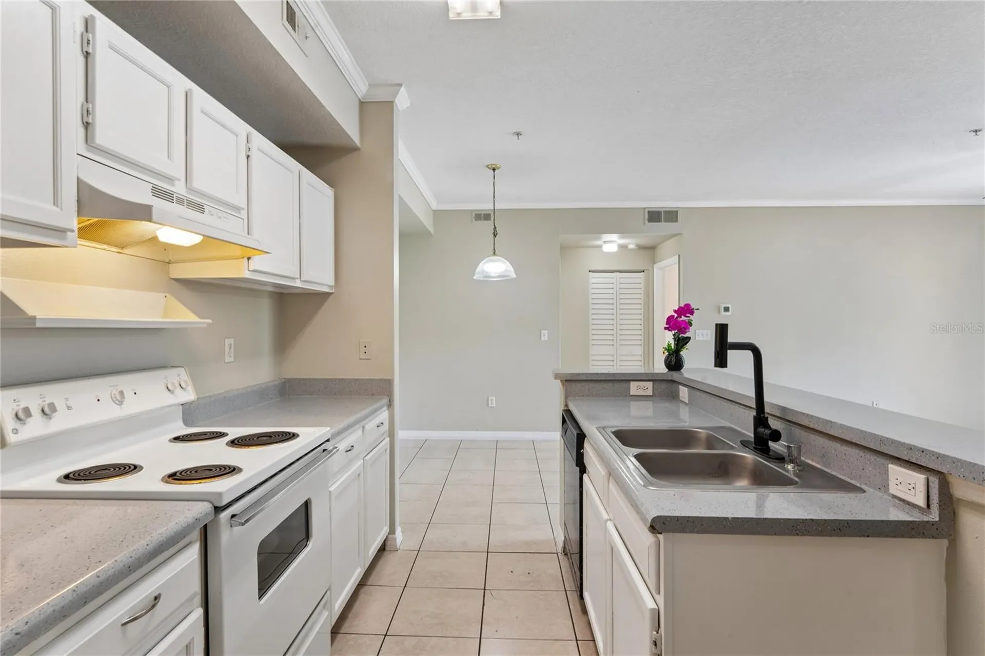 5618 Pinnacle Heights Circle Tampa FL 33624