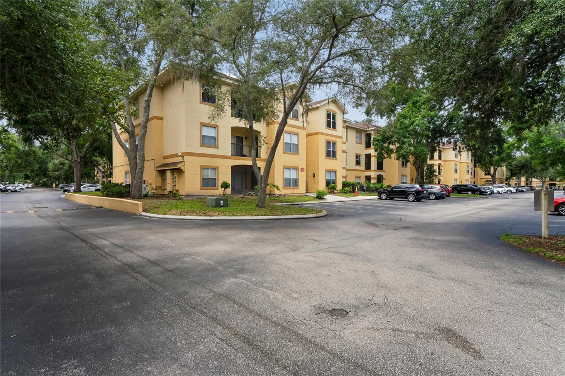 5618 Pinnacle Heights Circle Tampa FL 33624