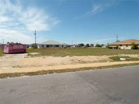 1816 NE 8th Place Cape Coral FL 33909