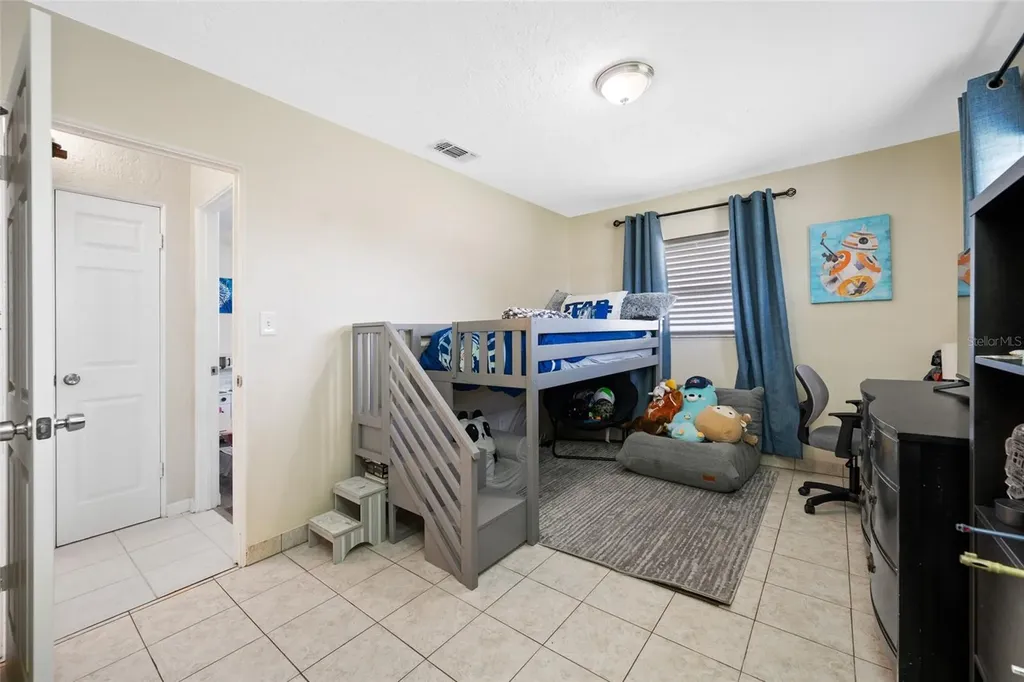 7313 37th Avenue N St Petersburg FL 33710