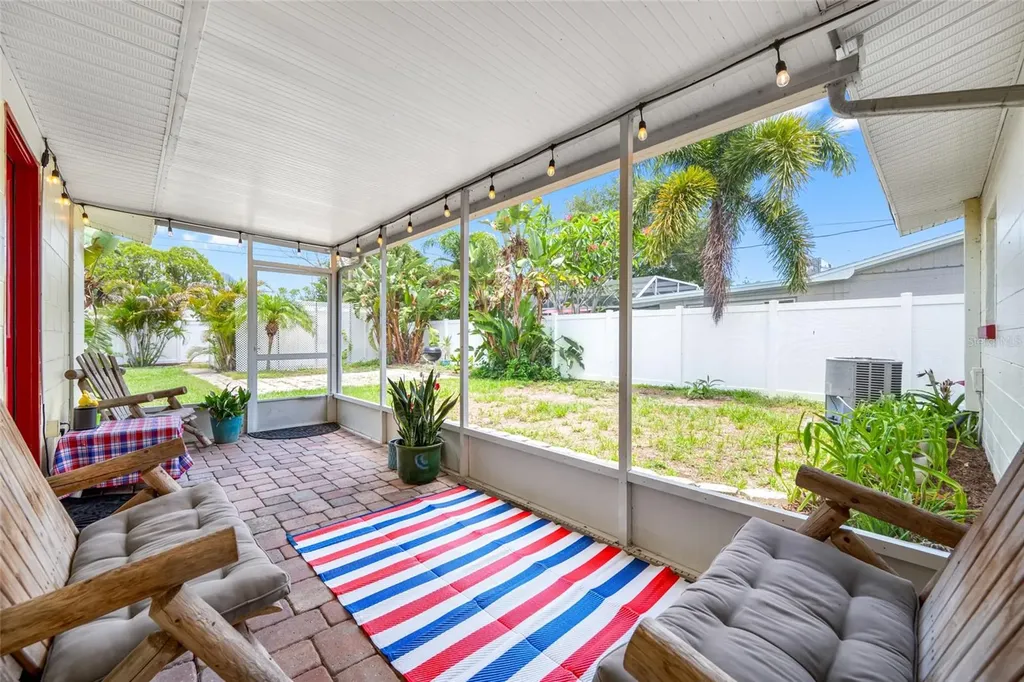 7313 37th Avenue N St Petersburg FL 33710
