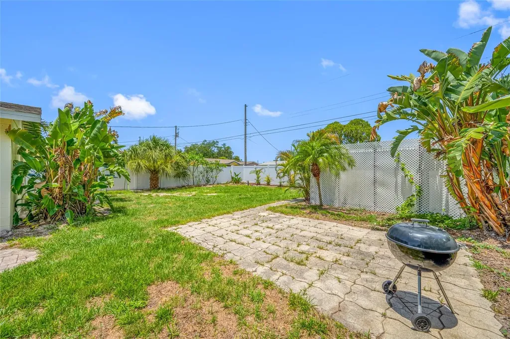 7313 37th Avenue N St Petersburg FL 33710