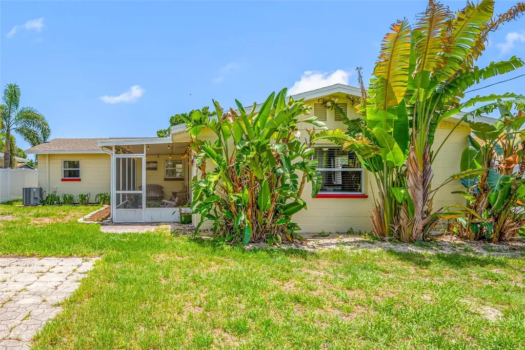 7313 37th Avenue N St Petersburg FL 33710