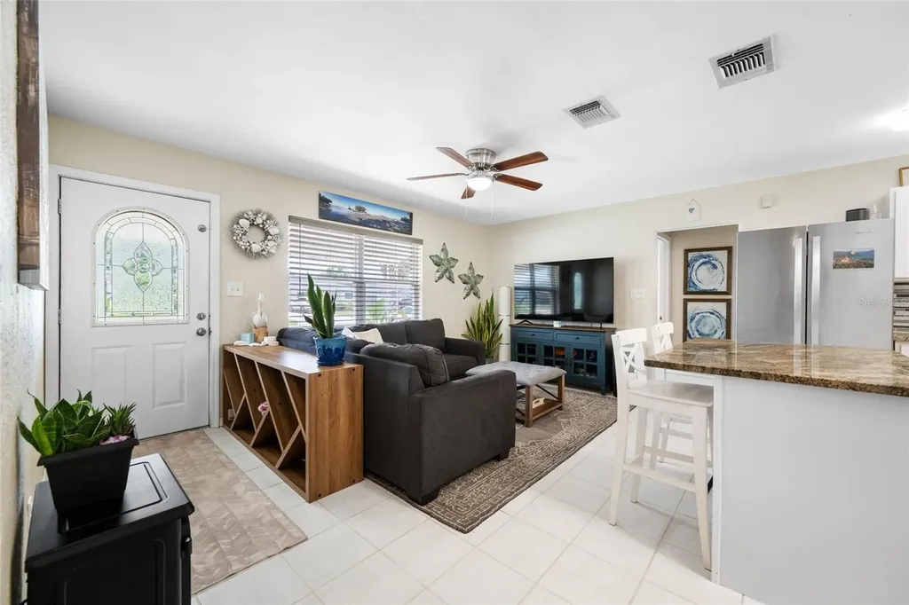 7313 37th Avenue N St Petersburg FL 33710