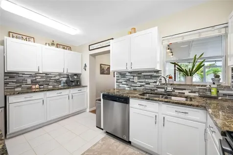 7313 37th Avenue N St Petersburg FL 33710