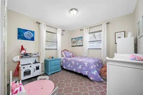 7313 37th Avenue N St Petersburg FL 33710