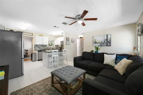 7313 37th Avenue N St Petersburg FL 33710