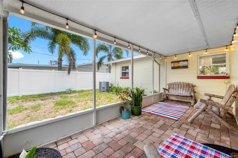 7313 37th Avenue N St Petersburg FL 33710