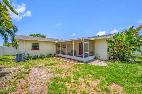 7313 37th Avenue N St Petersburg FL 33710