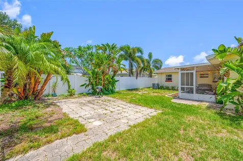 7313 37th Avenue N St Petersburg FL 33710