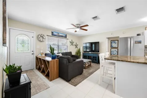 7313 37th Avenue N St Petersburg FL 33710