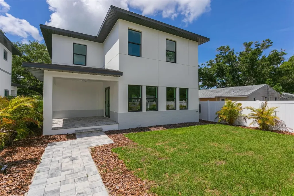 4613 Queensboro Avenue S St Petersburg FL 33711