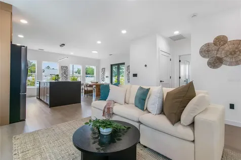 4613 Queensboro Avenue S St Petersburg FL 33711