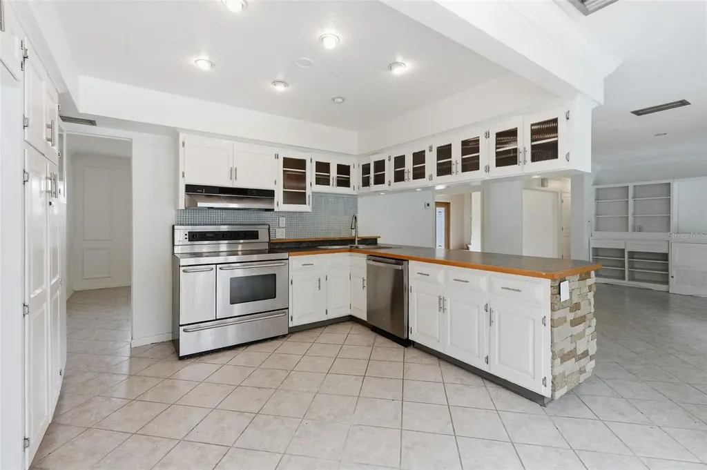1303 Wallwood Drive Brandon FL 33510