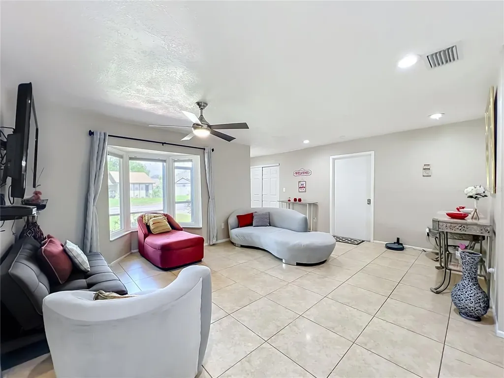 197 Tulip Way Kissimmee FL 34743