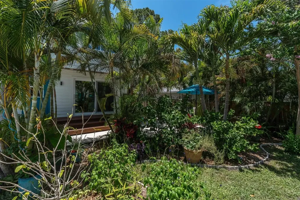 6921 Mango Avenue S St Petersburg FL 33707