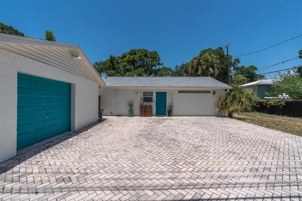 6921 Mango Avenue S St Petersburg FL 33707