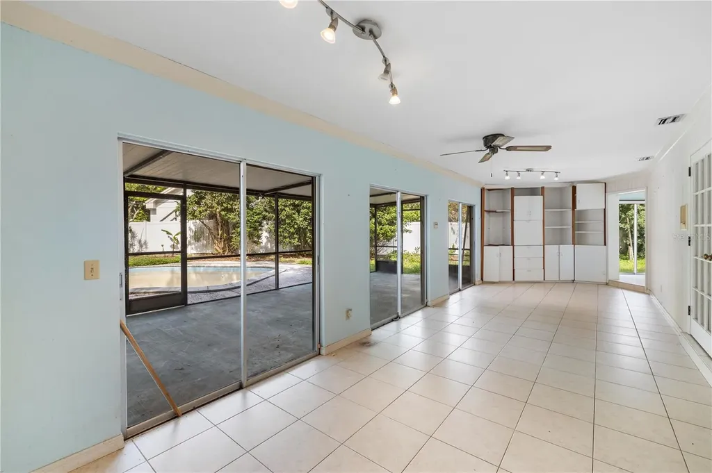 10309 Reclinata Lane Tampa FL 33618