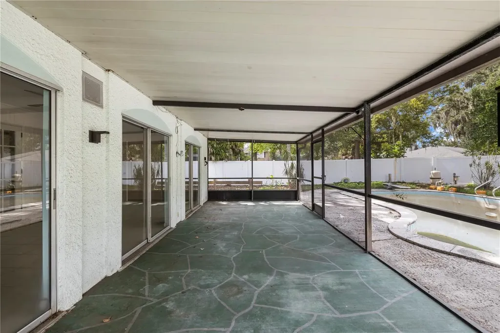 10309 Reclinata Lane Tampa FL 33618