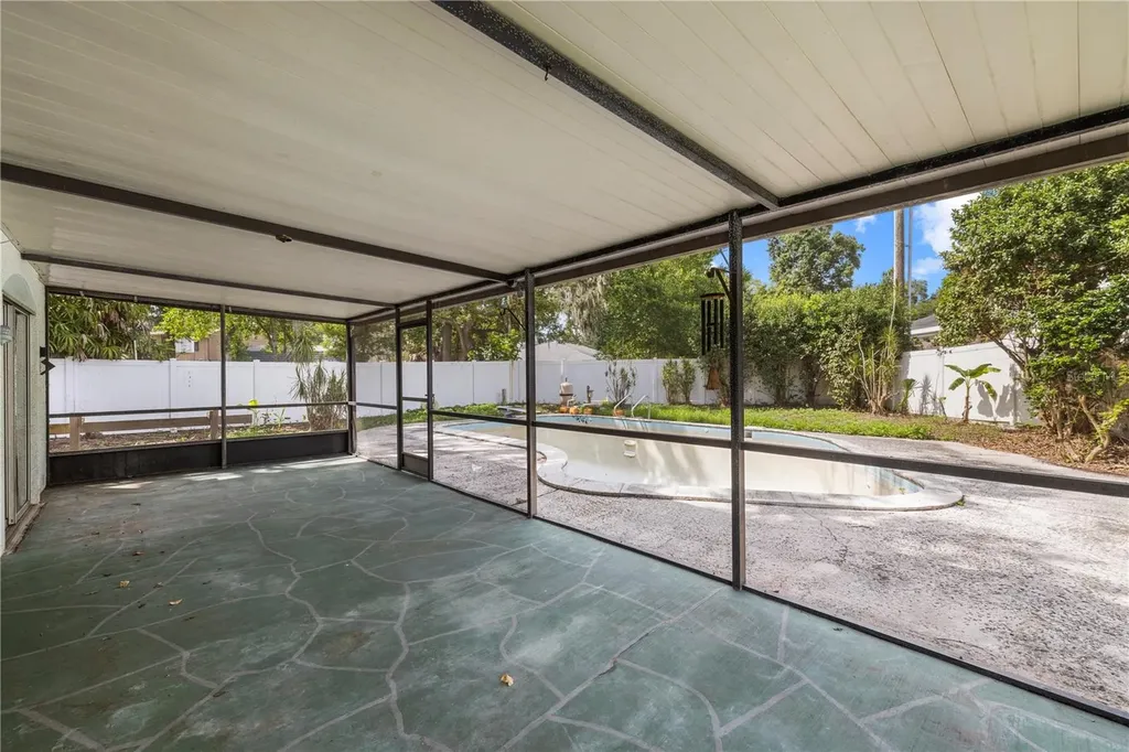 10309 Reclinata Lane Tampa FL 33618