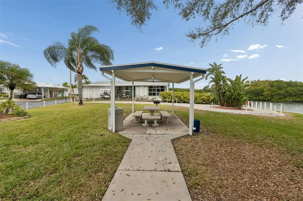 7186 Mount Arlington Drive NE St Petersburg FL 33702