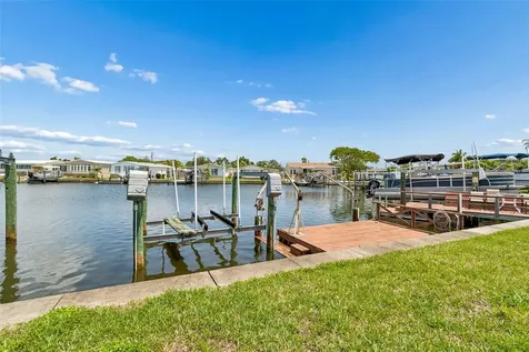 7186 Mount Arlington Drive NE St Petersburg FL 33702