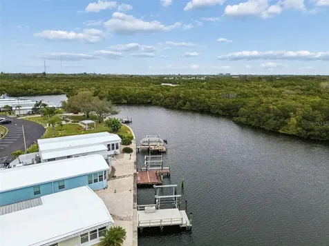 7186 Mount Arlington Drive NE St Petersburg FL 33702