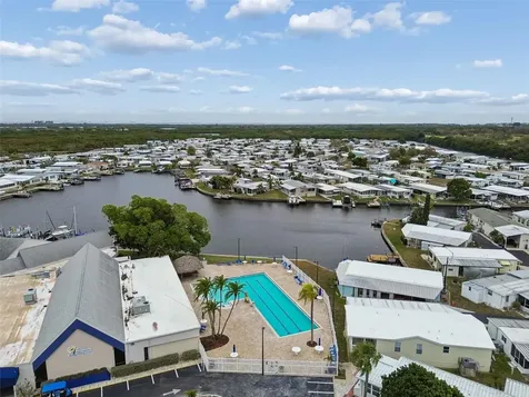 7186 Mount Arlington Drive NE St Petersburg FL 33702