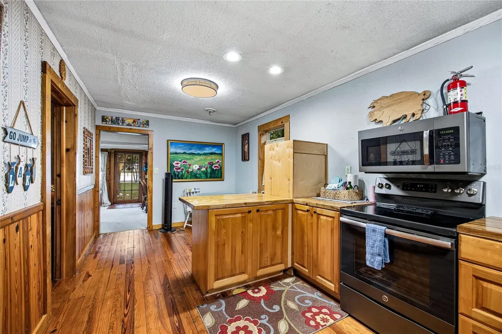 1847 State Road 20 Hawthorne FL 32640