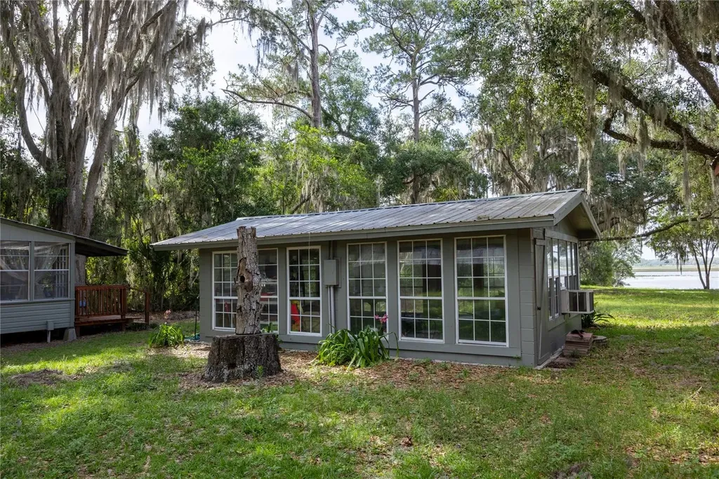 1847 State Road 20 Hawthorne FL 32640