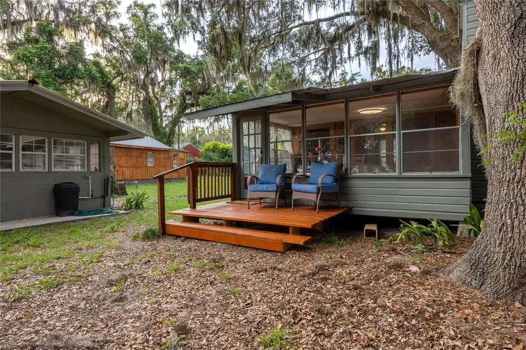 1847 State Road 20 Hawthorne FL 32640