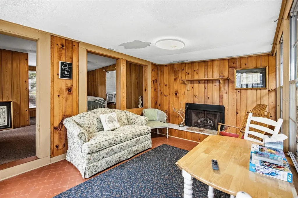 1847 State Road 20 Hawthorne FL 32640