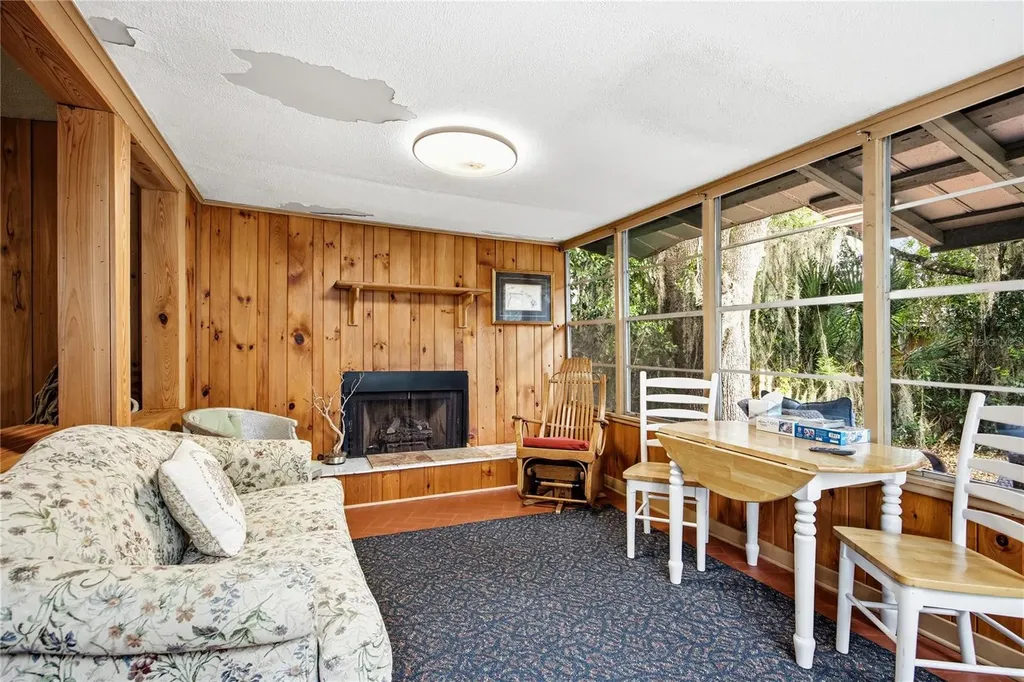 1847 State Road 20 Hawthorne FL 32640