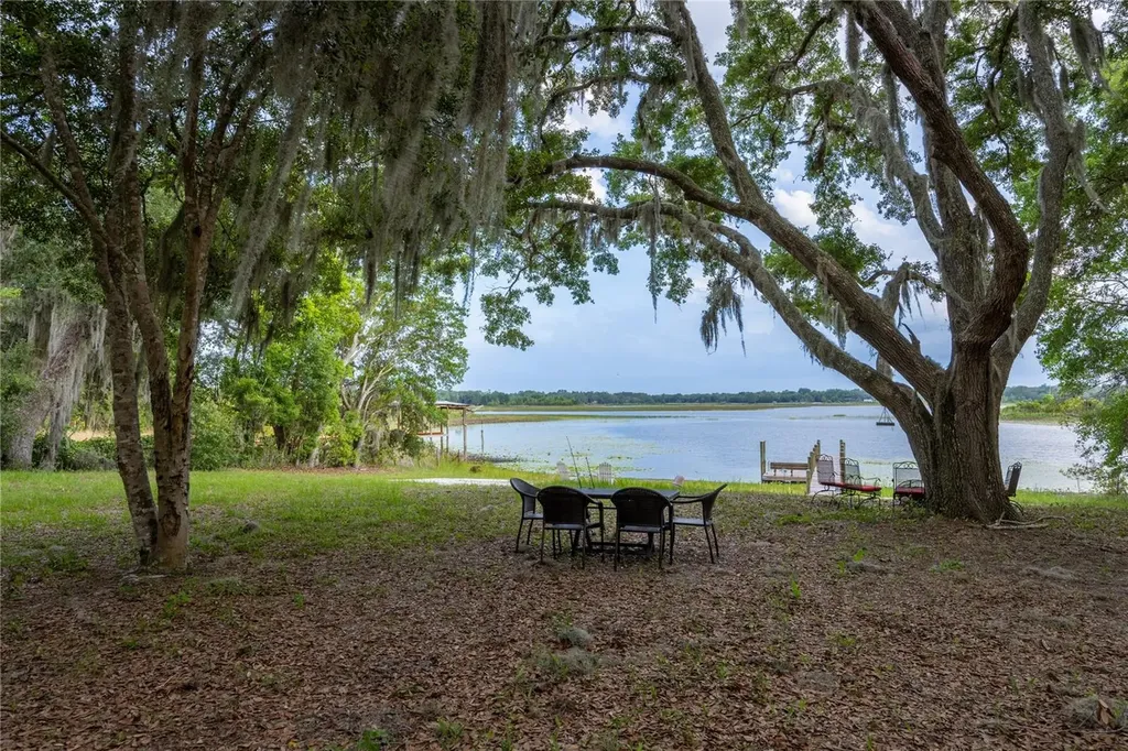 1847 State Road 20 Hawthorne FL 32640