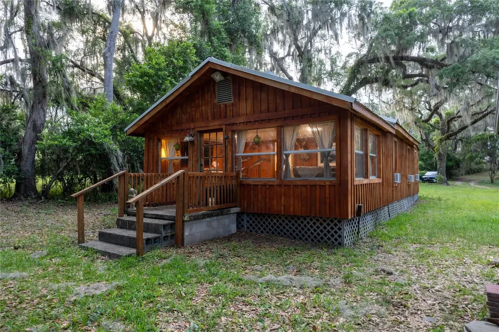 1847 State Road 20 Hawthorne FL 32640