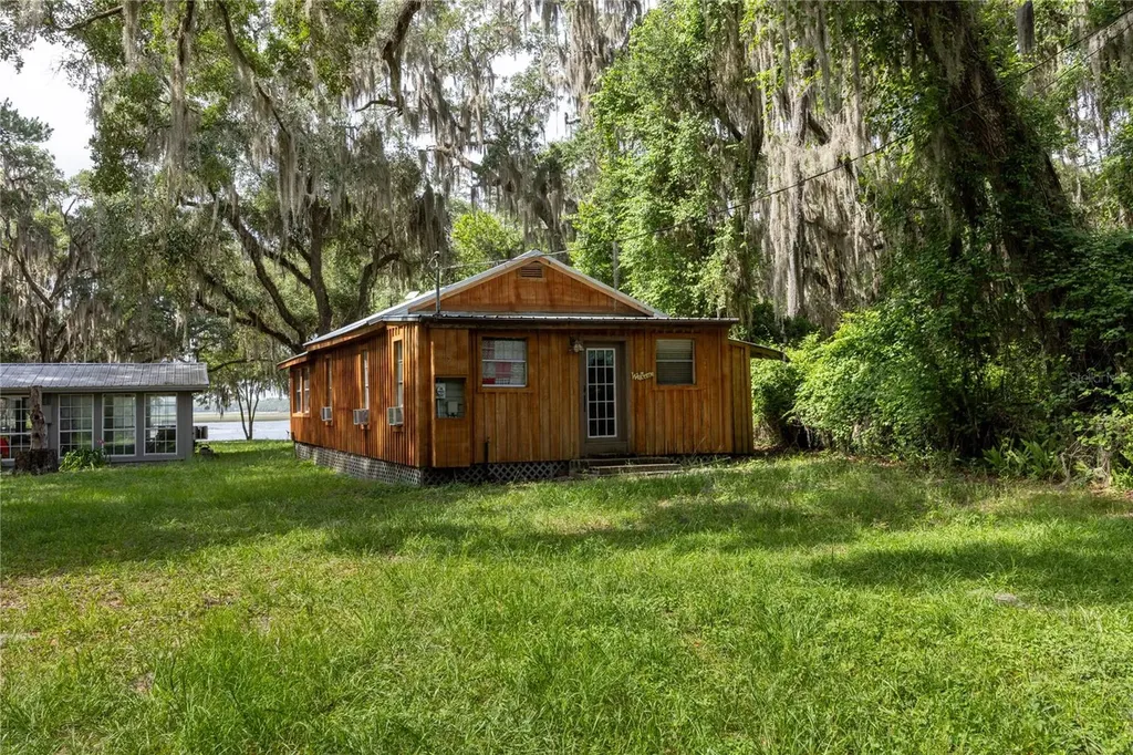 1847 State Road 20 Hawthorne FL 32640
