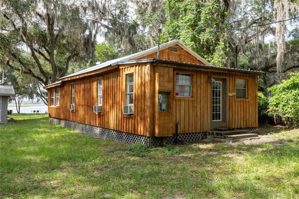 1847 State Road 20 Hawthorne FL 32640