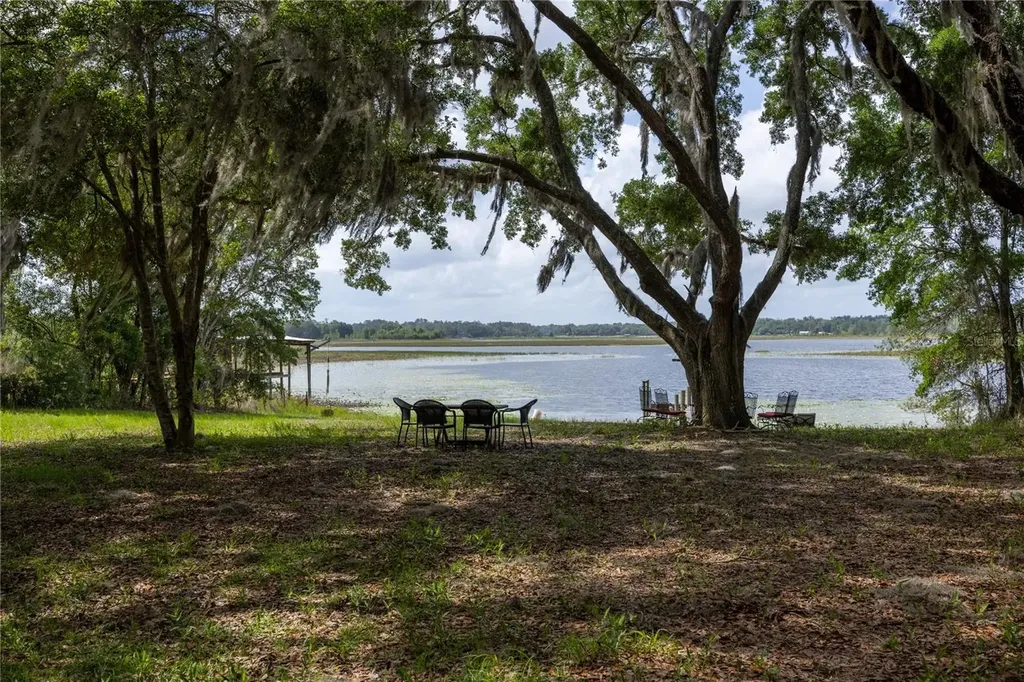 1847 State Road 20 Hawthorne FL 32640