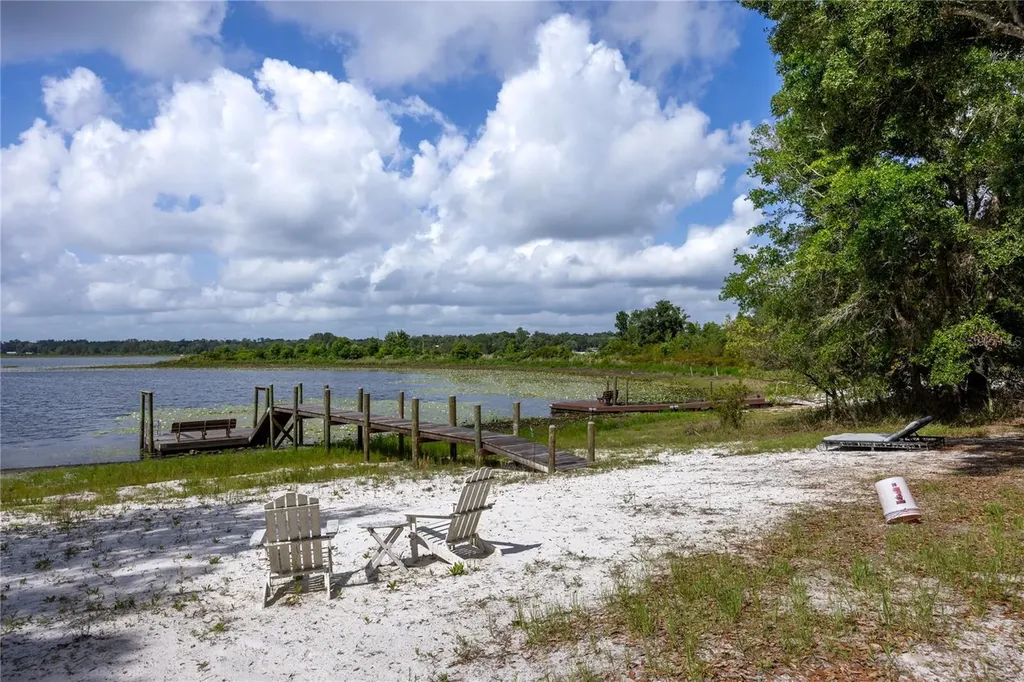 1847 State Road 20 Hawthorne FL 32640